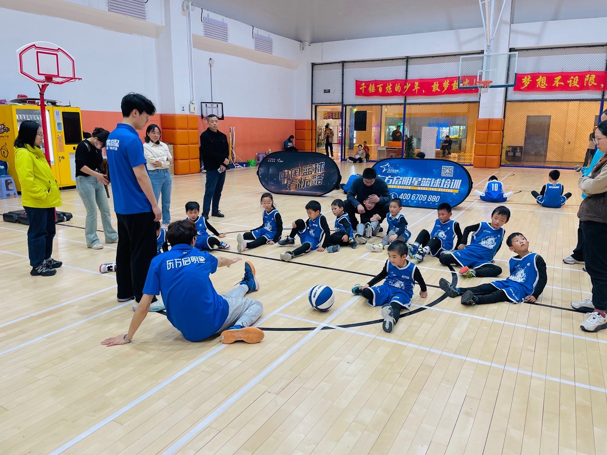 篮球防守训练中如何提高体能和耐力_2